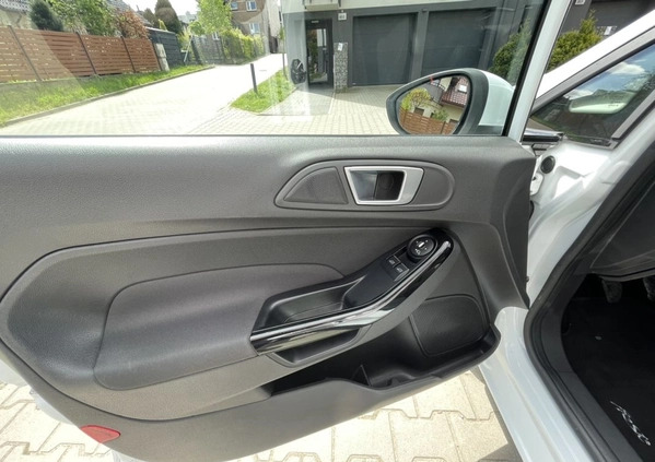 Ford Fiesta cena 29990 przebieg: 184000, rok produkcji 2013 z Skawina małe 232